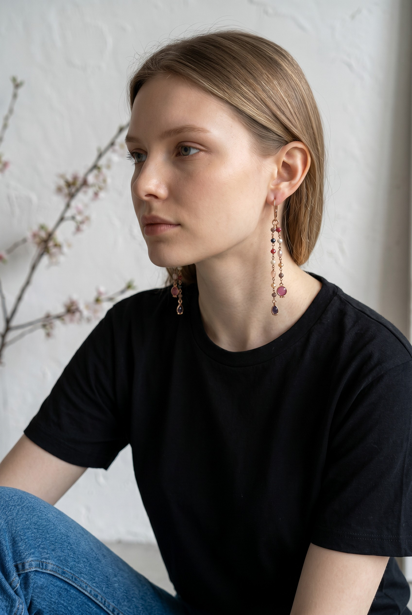 Hoop earrings with pearls and colored beads, in silver and gold