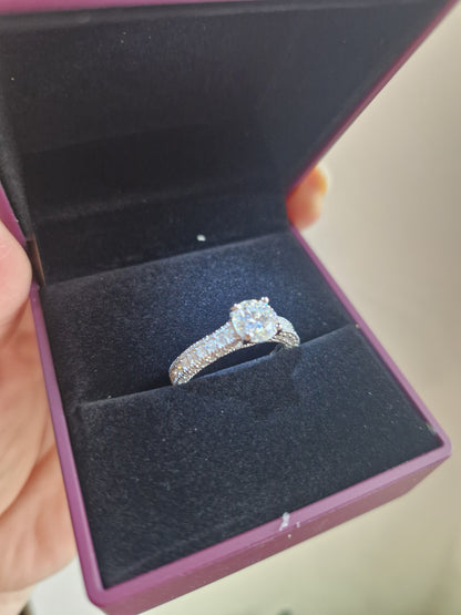 4-Petal Flower Ring, in S925 Silver and Zircons